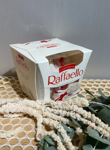 Набор конфет Raffaello 150гр от интернет-магазина цветов в 
