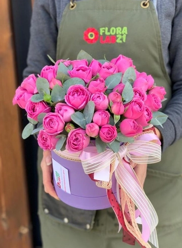 15 роз композиция  &laquo;Мисти Баблз в шляпе&raquo; от интернет-магазина цветов в 