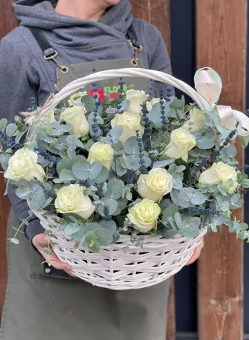Композиция в корзине «Лето в Провансе» от интернет-магазина цветов в 