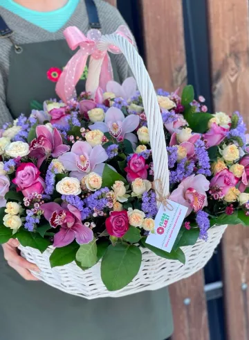 Композиция в корзине &laquo;Мон плезир&raquo; от интернет-магазина цветов в 