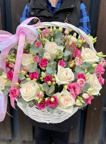 Композиция в корзине «Безмятежное очарование» от интернет-магазина цветов в 