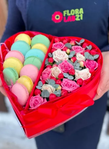 Композиция сердце «Для любимой» от интернет-магазина цветов в 