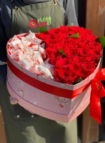 Композиция сердце &laquo;Чувственная услада&raquo; от интернет-магазина цветов в 