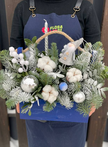 Композиция в ящике «Северная звезда» от интернет-магазина цветов в 