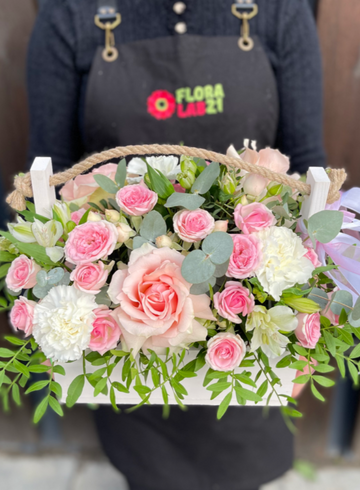 Композиция в ящике «Цветочная поэзия» от интернет-магазина цветов в 