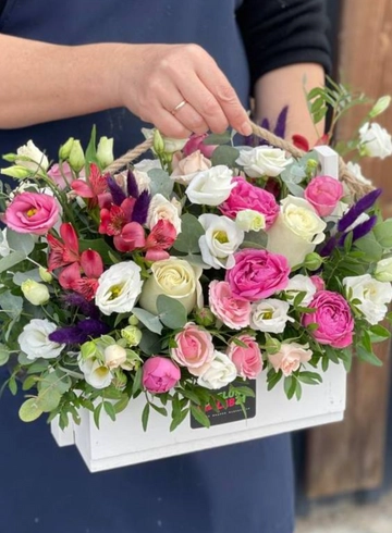 Композиция в ящике «Зефирное небо» от интернет-магазина цветов в 