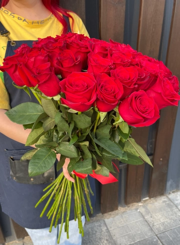 Монобукет из красных роз от интернет-магазина цветов в 