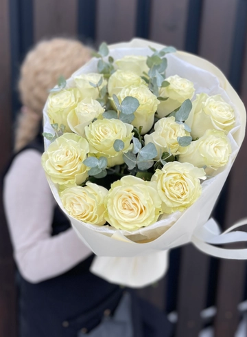 15 роз «Первый снег» от интернет-магазина цветов в 