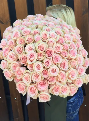 101 роза &laquo;Тысяча поцелуев&raquo; от интернет-магазина цветов в 