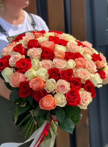 101 роза «Охапка любви» от интернет-магазина цветов в 
