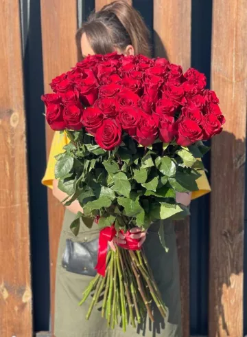 51 длинная красная роза от интернет-магазина цветов в 