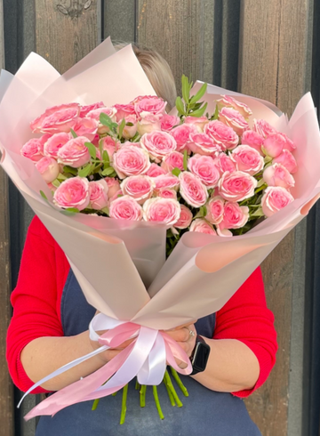 Монобукет из кустовых роз «Для свидания» от интернет-магазина цветов в 