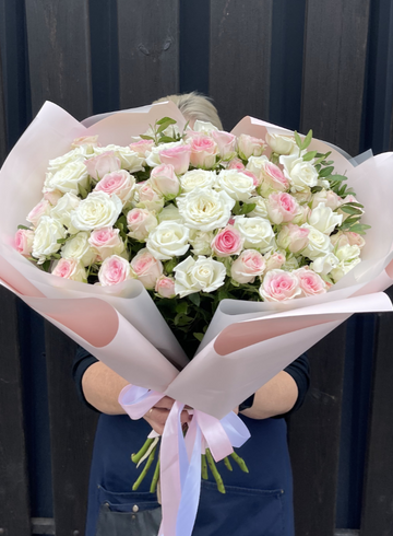 Монобукет из кустовых роз «Вечерний коктейль» от интернет-магазина цветов в 