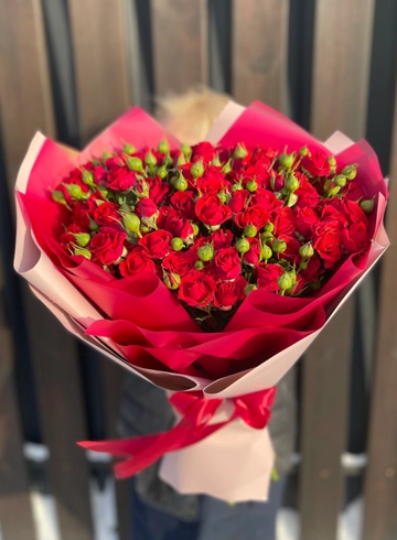 Монобукет из кустовых роз Ред Париж от интернет-магазина цветов в 