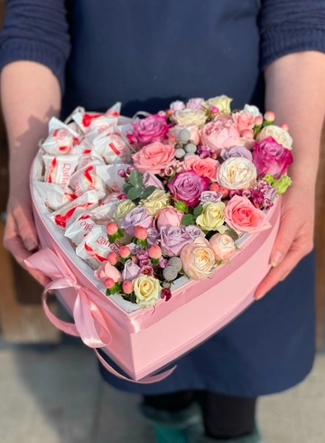 Композиция сердце с Рафаэлло от интернет-магазина цветов в 