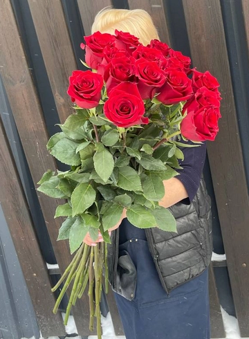 15 метровых красных роз от интернет-магазина цветов в 