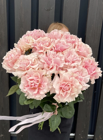 Французские кремово-розовые розы &laquo;Мэриан&raquo; от интернет-магазина цветов в 