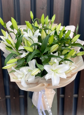 11 белых лилий от интернет-магазина цветов в 