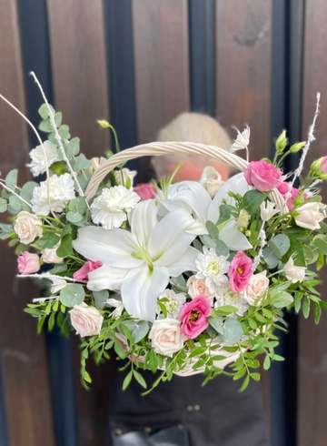 Композиция в корзине «Икебана» от интернет-магазина цветов в 