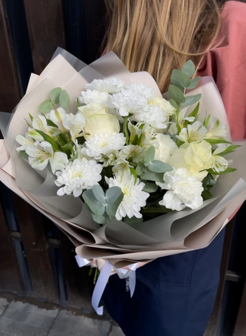 Сборный букет «Вьюжный вальс» от интернет-магазина цветов в 