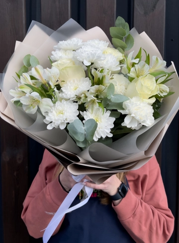 Сборный букет &laquo;Вьюжный вальс&raquo; от интернет-магазина цветов в 