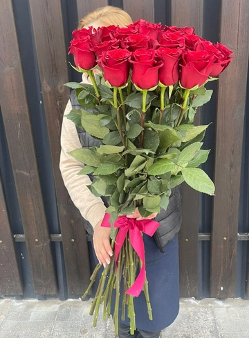 25 метровых красных роз от интернет-магазина цветов в 