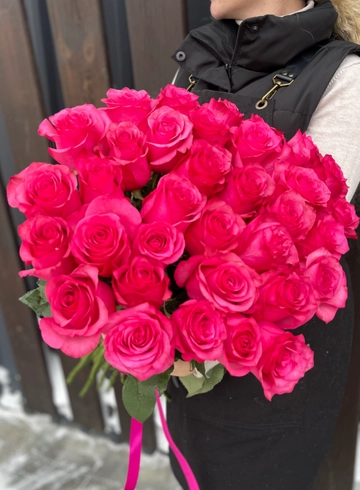 Монобукет из малиновых роз от интернет-магазина цветов в 