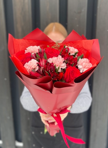 Сборный букет &laquo;Валентинка&raquo; от интернет-магазина цветов в 