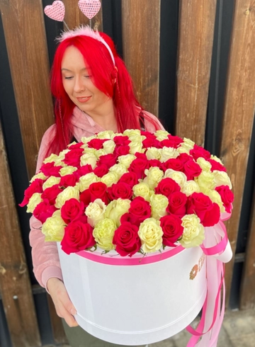 101 роза в шляпной коробке «Мега валентинка» от интернет-магазина цветов в 