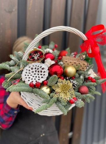 Композиция в корзине &laquo;Барбери&raquo; от интернет-магазина цветов в 