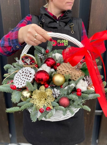 Композиция в корзине «Барбери» от интернет-магазина цветов в 