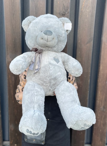 Медведь серый с серым бантом и сердцем  от интернет-магазина цветов в 