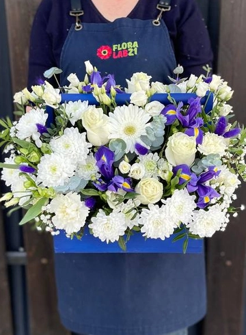 Композиция в ящике «Санторини» от интернет-магазина цветов в 