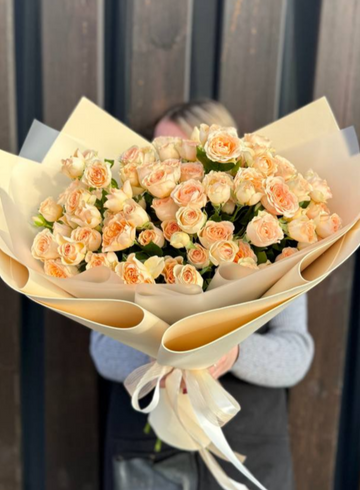 Монобукет из кустовых роз &laquo;Персик&raquo; от интернет-магазина цветов в 