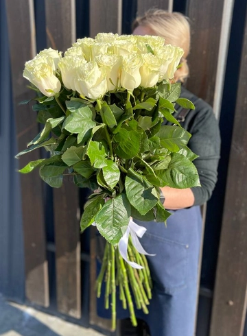 25 метровых белых роз от интернет-магазина цветов в 