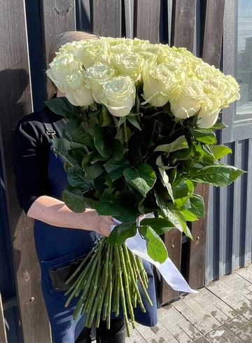 51 длинная белая роза от интернет-магазина цветов в 