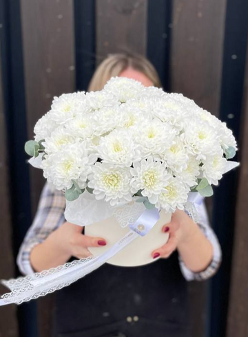 Композиция в шляпной коробке «Пушистик» от интернет-магазина цветов в 