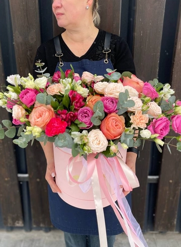 Композиция в шляпной коробке &laquo;Любовь подобна ветру&raquo; от интернет-магазина цветов в 