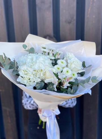Сборный букет «Белый стих» от интернет-магазина цветов в 