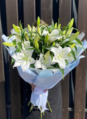 7 белых лилий от интернет-магазина цветов в 