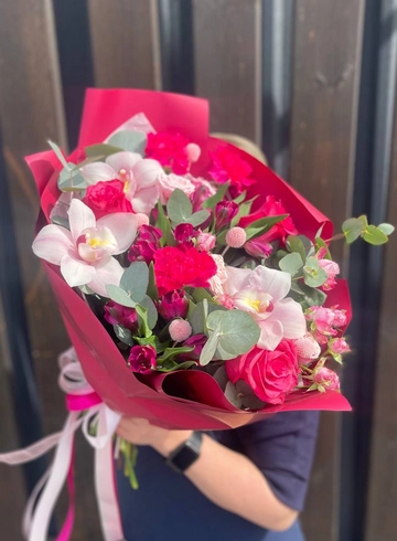 Сборный букет &laquo;Кино с винишком&raquo; от интернет-магазина цветов в 