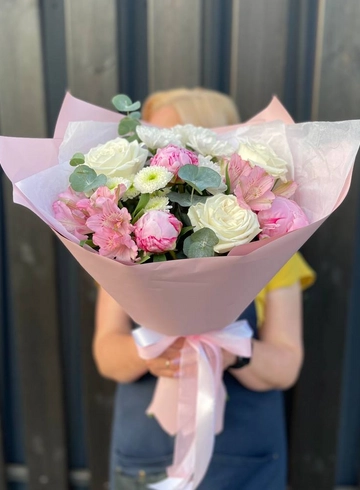 Сборный букет «Летняя сюита» от интернет-магазина цветов в 