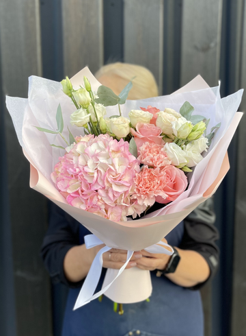 Сборный букет «Камерный этюд» от интернет-магазина цветов в 