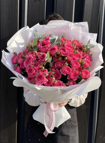 Монобукет из кустовых роз «Малина» от интернет-магазина цветов в 