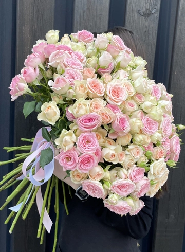 35 кустовых роз «Нежное ассорти» от интернет-магазина цветов в 