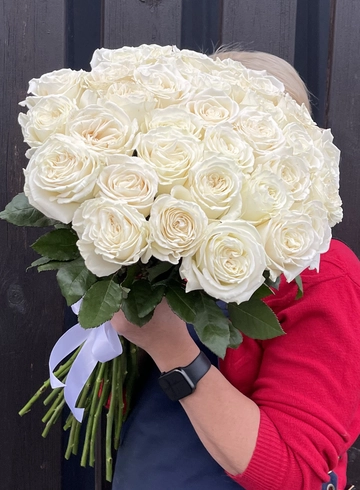 35 пионовидных роз «Серьезные намерения» от интернет-магазина цветов в 