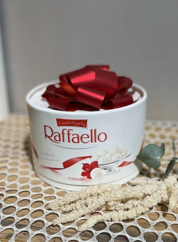 Набор конфет Raffaello Тортик 200гр от интернет-магазина цветов в 
