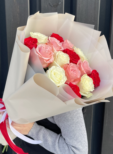 15 роз &laquo;Веселка&raquo; от интернет-магазина цветов в 
