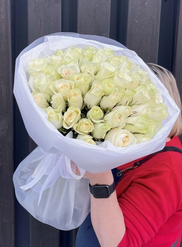 51 белая роза Кения 40 см от интернет-магазина цветов в 