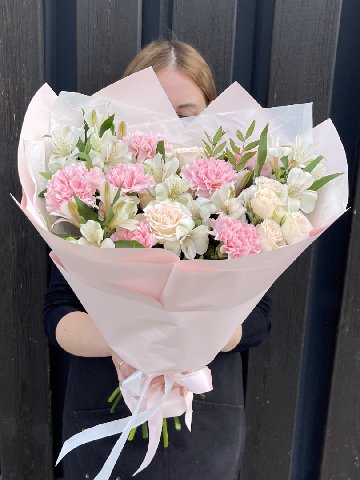 Сборный букет &laquo;Улыбка - начало любви&raquo; от интернет-магазина цветов в 